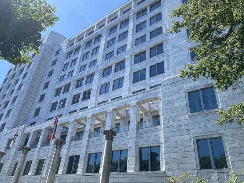 ラファエル・ボスティック氏、利下げ圧力の中、2026年にアトランタ連銀総裁を退任へ