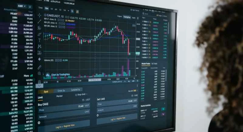 DAT構造が隠れたリスクを露呈し、個人投資家は損失増大に直面