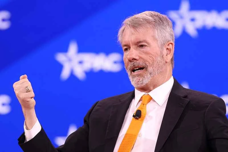 ゴールドマン・サックスが2026年の利下げを予測する中、マイケル・セイラー氏が新たなビットコイン購入を示唆