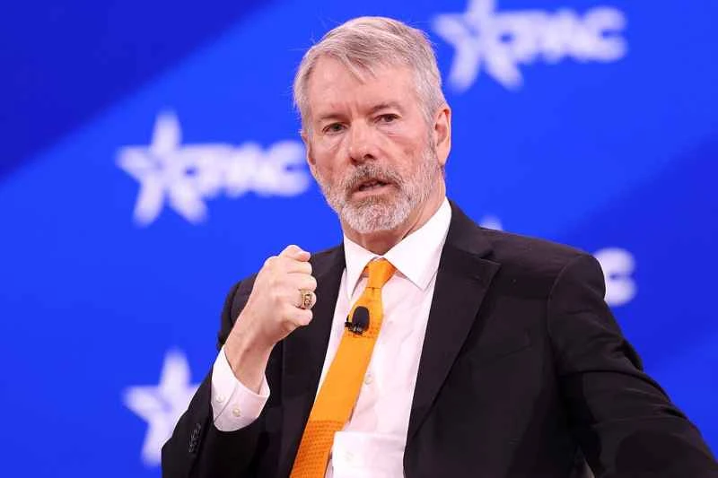 マイケル・セイラー氏の戦略によりビットコイン購入が一時停止、保有額は790億ドルに急騰